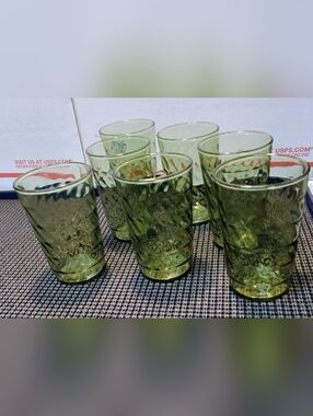 Vintage Green Textured Glass Tumbler Set